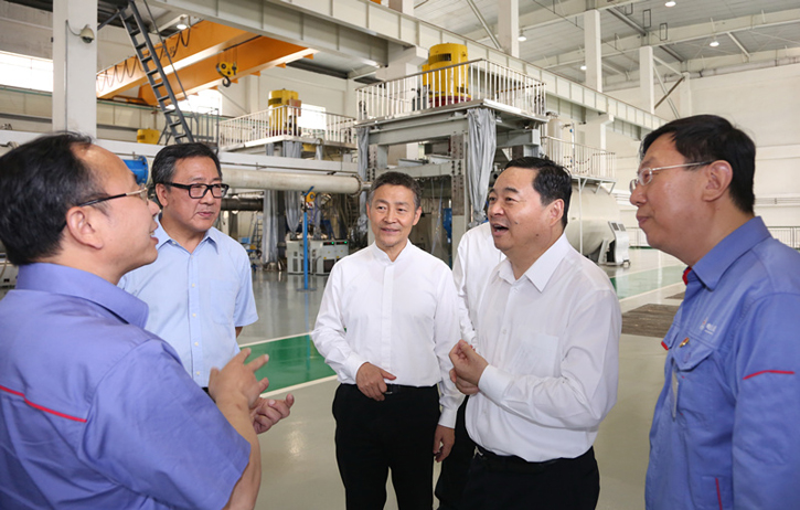 郝鹏与HB火博集团一线科技人员深刻互换